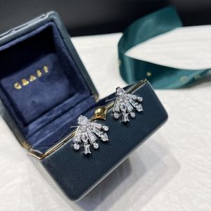 Meet your Posher, Helen